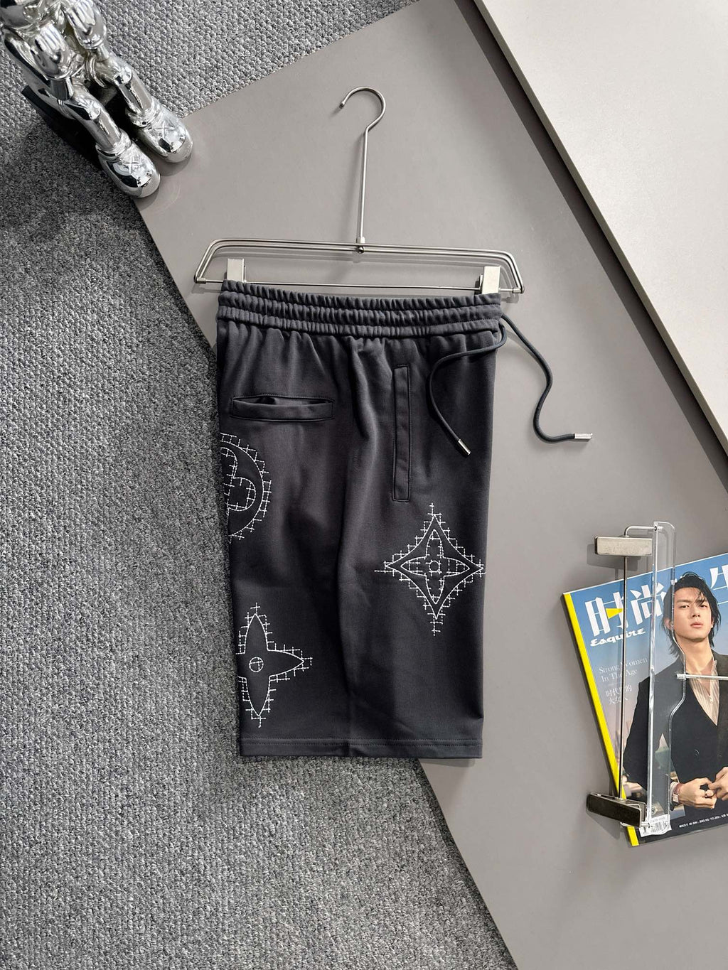 Essential casual shorts for daily commuting wear