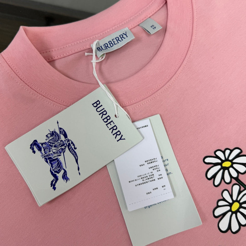 Latest short sleeved round neck T-shirt