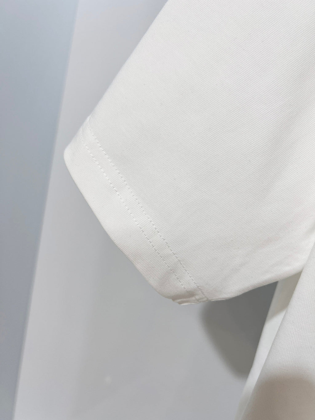 Embroidered bee letter short sleeved shirt