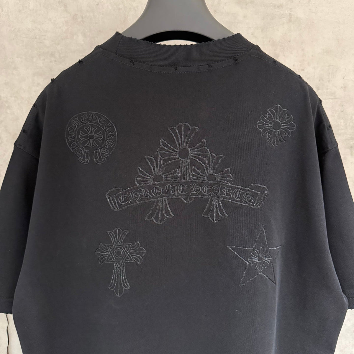 Embroidered short sleeved T-shirt