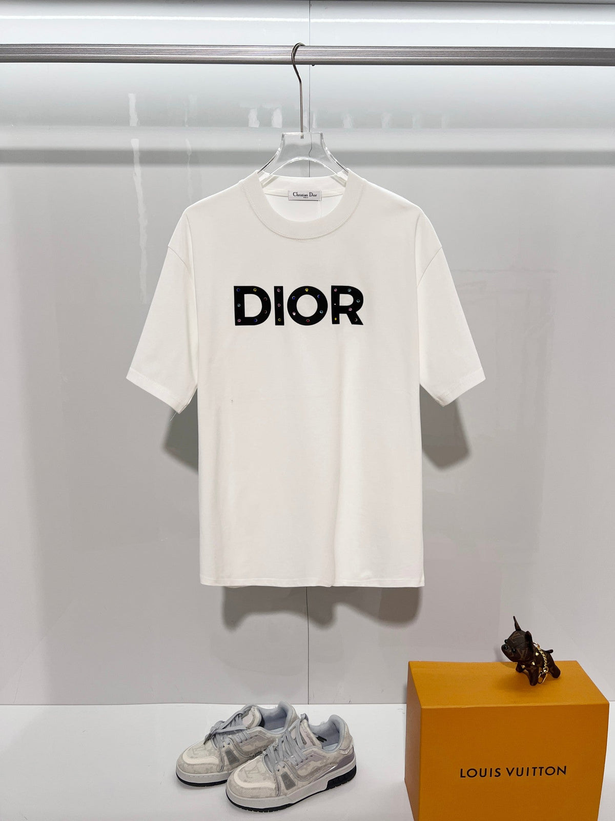 Colorful diamond embellished offset letter round neck T-shirt