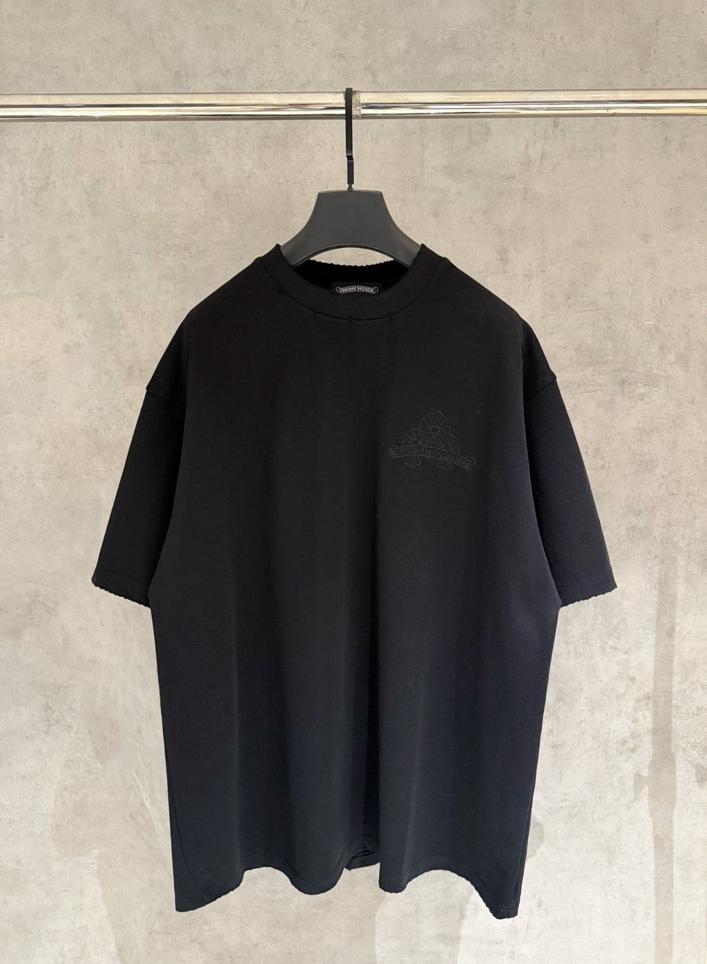 Embroidered short sleeved T-shirt