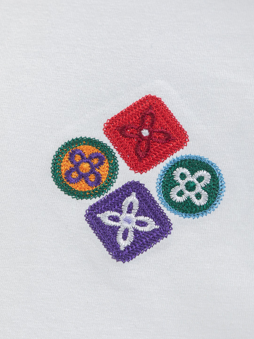 Four leaf clover embroidered round neck T-shirt