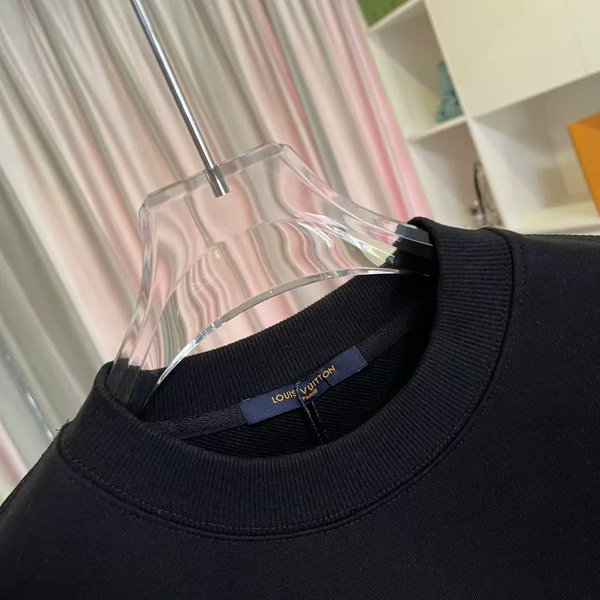 Gold thread embroidered letter logo round neck hoodie