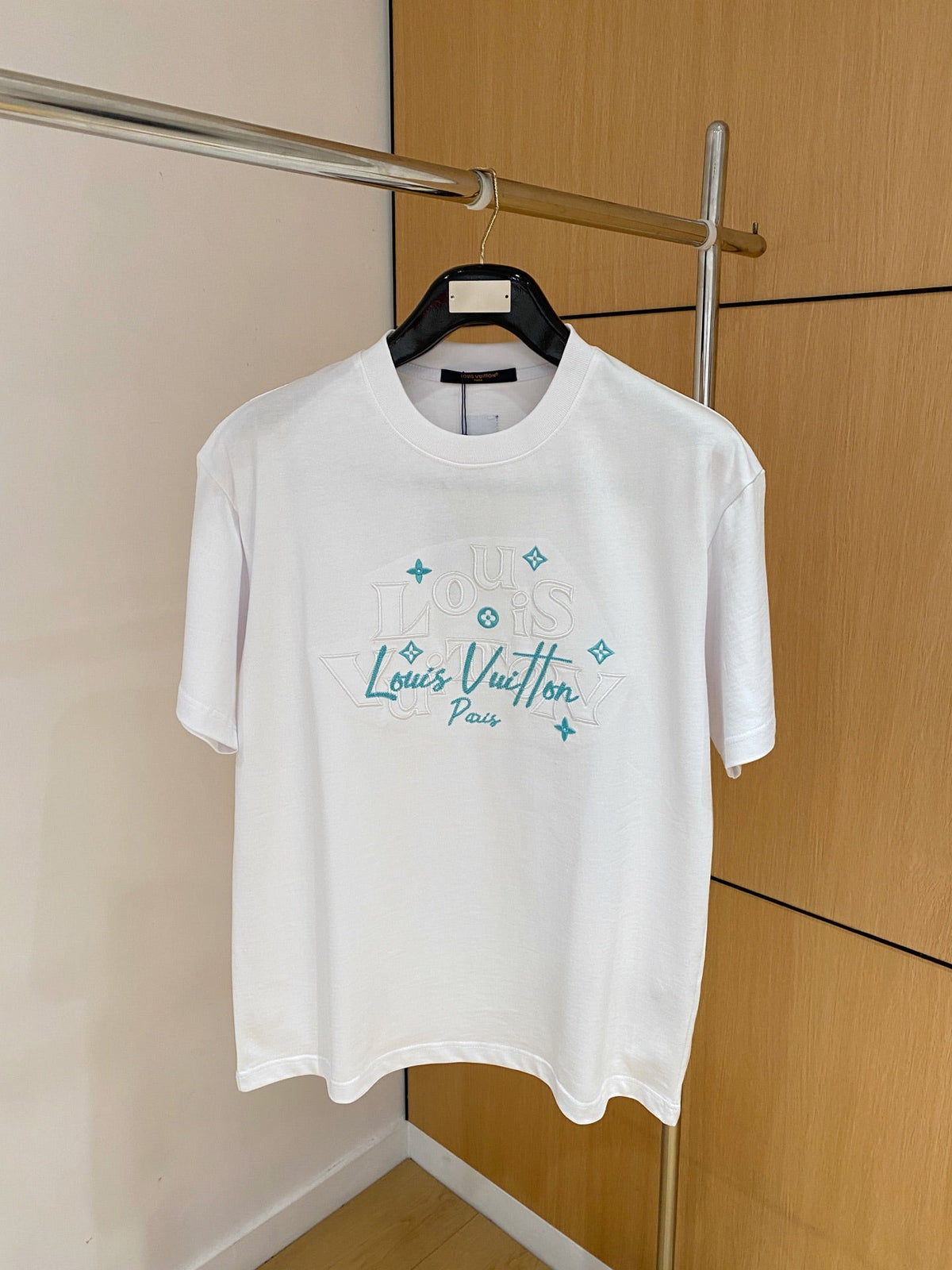 Loose fit short sleeved unisex