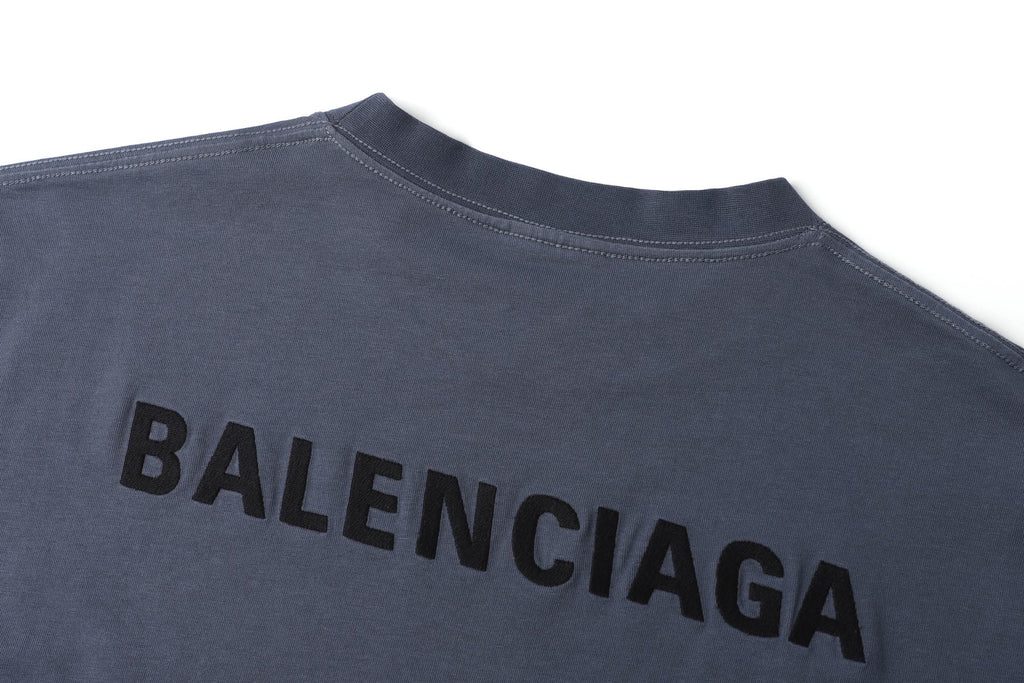 Color fading effect round neck embroidered short sleeved T-shirt