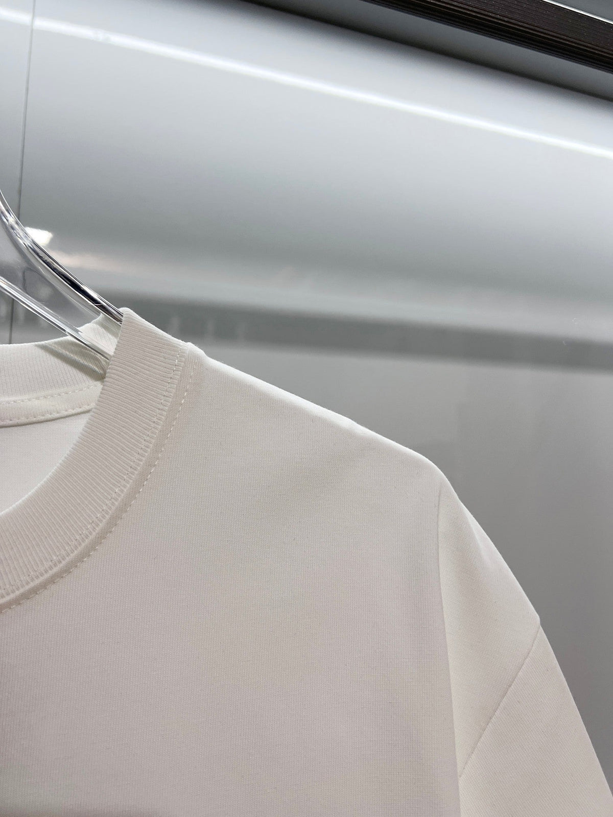 Color blocked striped offset printed letter round neck T-shirt