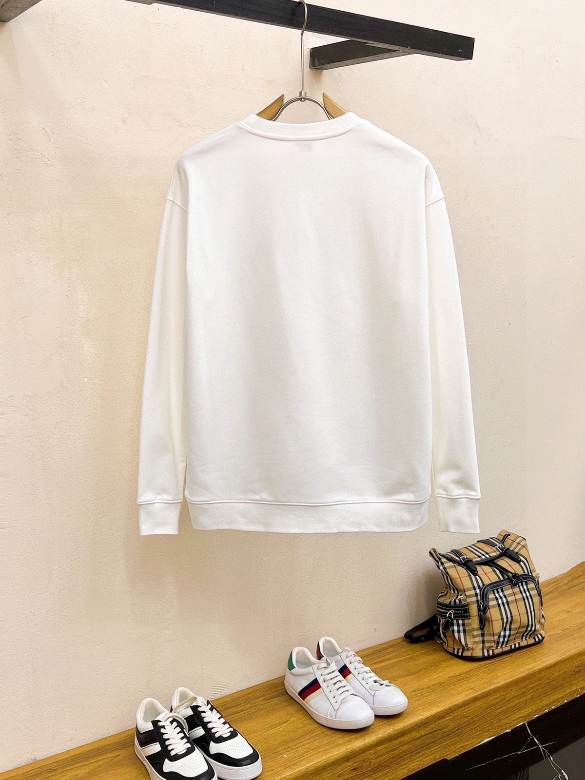 New long sleeved round neck sweatshirt 5