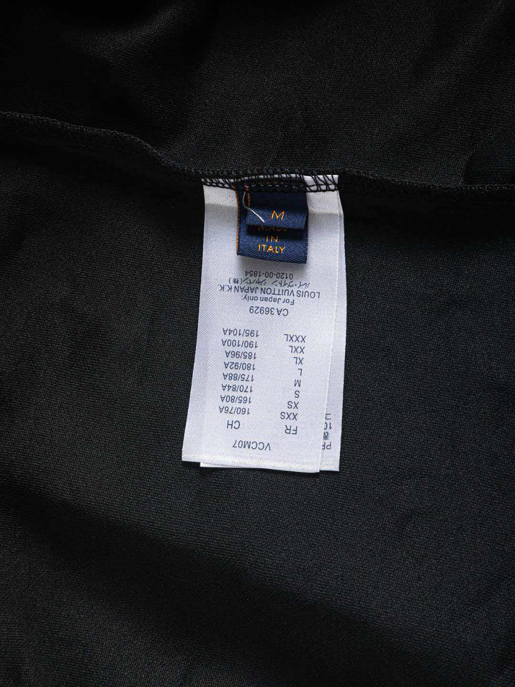 Full cut burnt letters short sleeved slightly wide