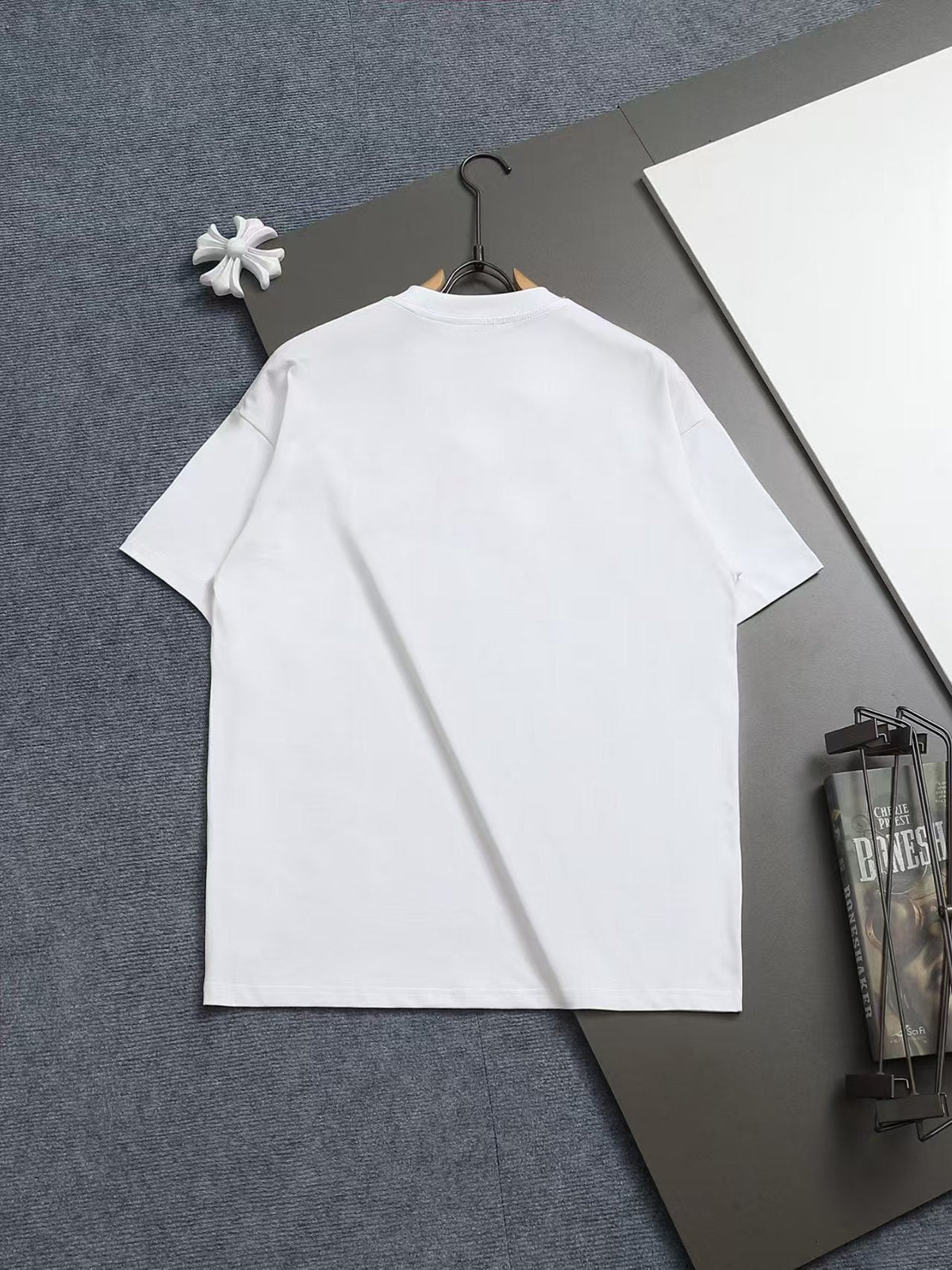 New color blocked embroidered letter T-shirt