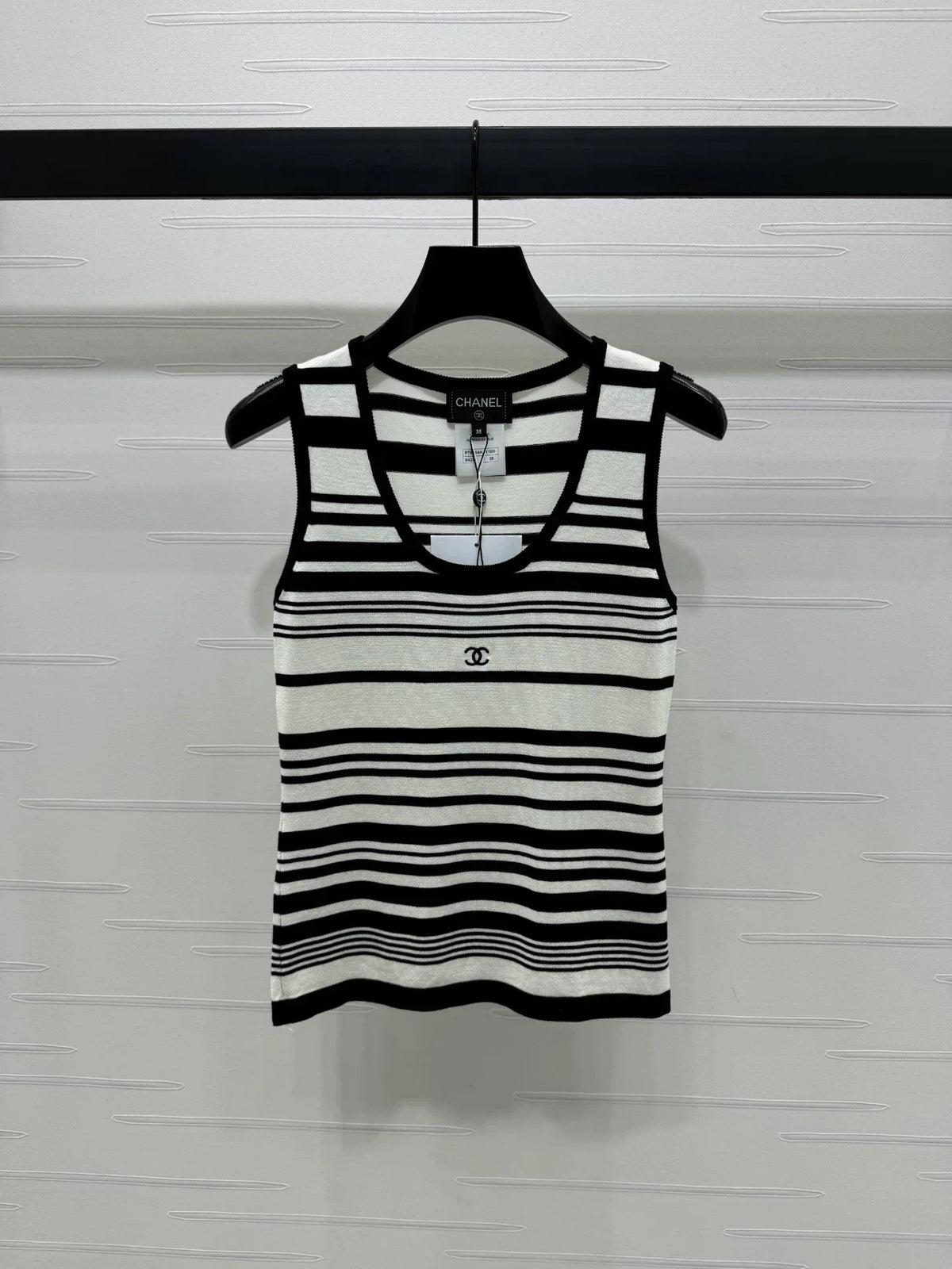 25 Spring and Summer Newest Style! U-neck striped knitted vest