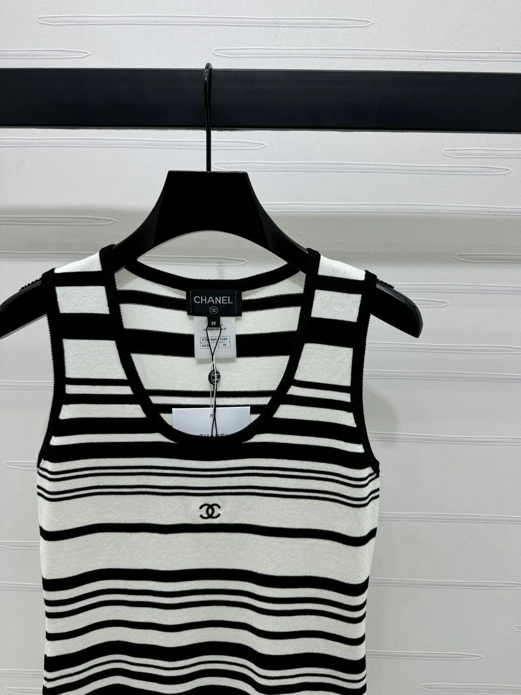 25 Spring and Summer Newest Style! U-neck striped knitted vest