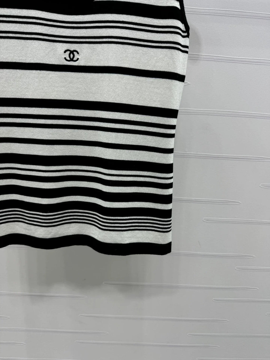 25 Spring and Summer Newest Style! U-neck striped knitted vest