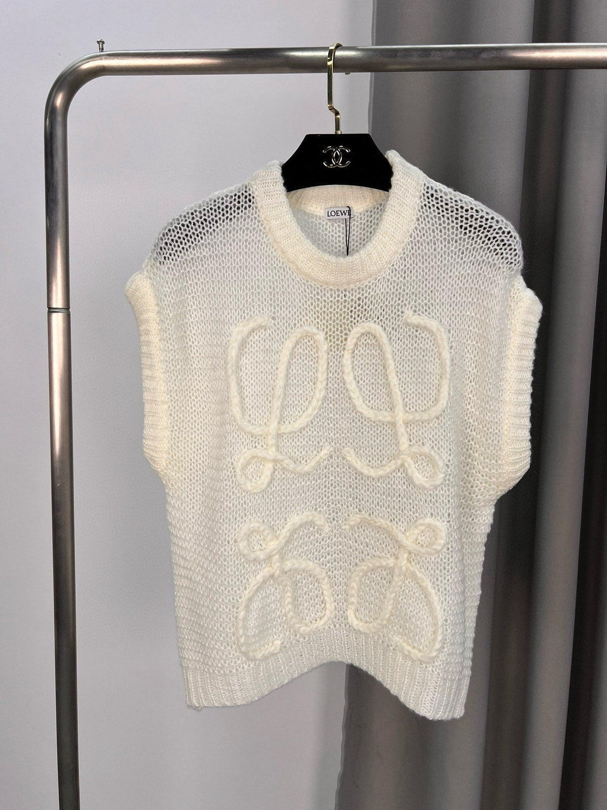 25 Pure white wool vest