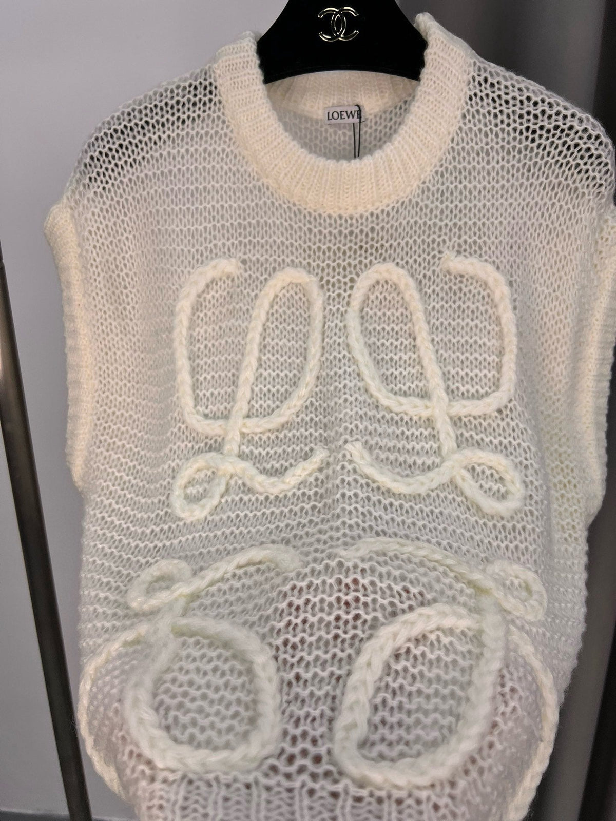 25 Pure white wool vest