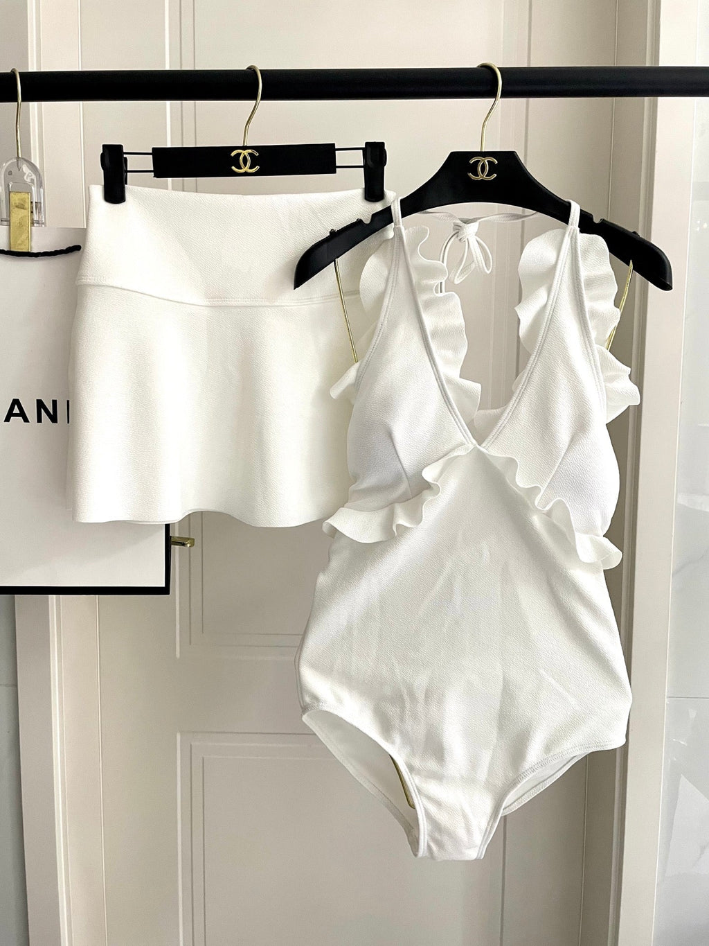 25 Summer new temperament swimsuit + skirt