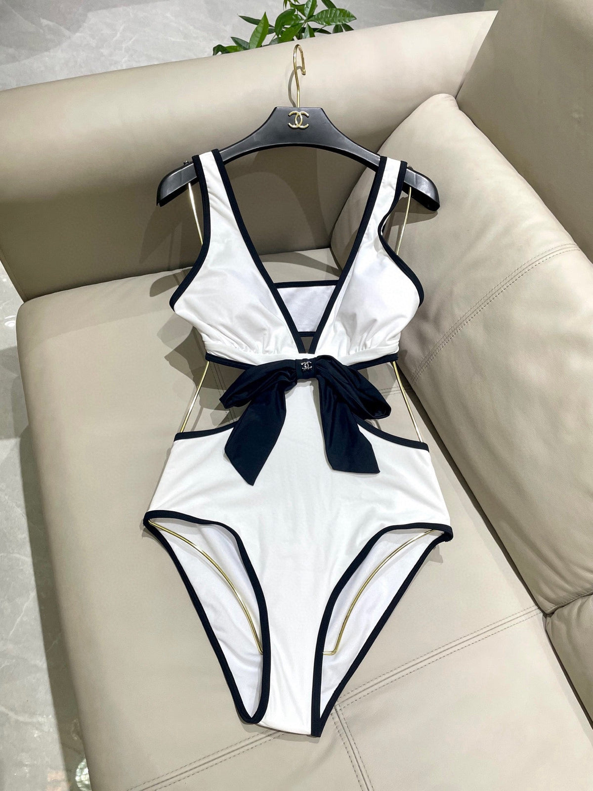 25 One-piece bow swimsuit