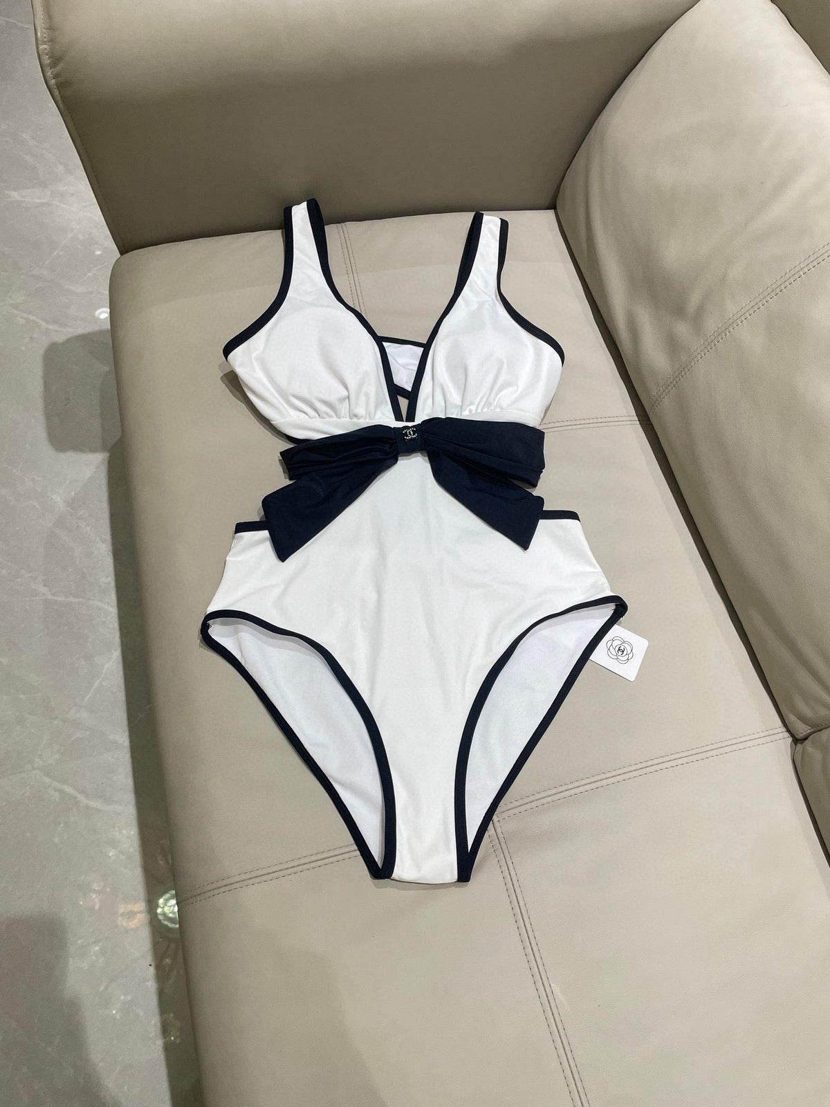 25 One-piece bow swimsuit