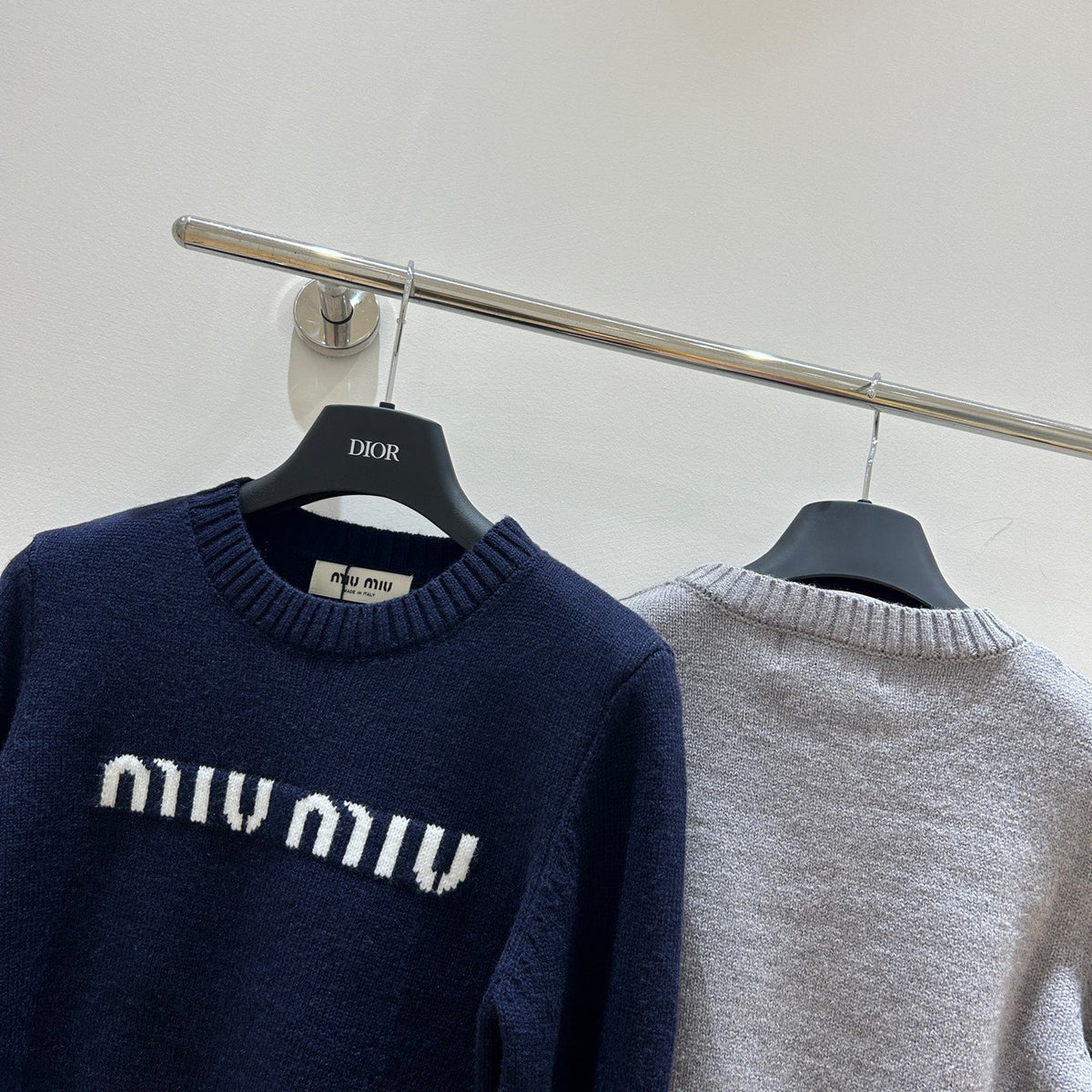 25fw Short crop top sweater with exposed navel