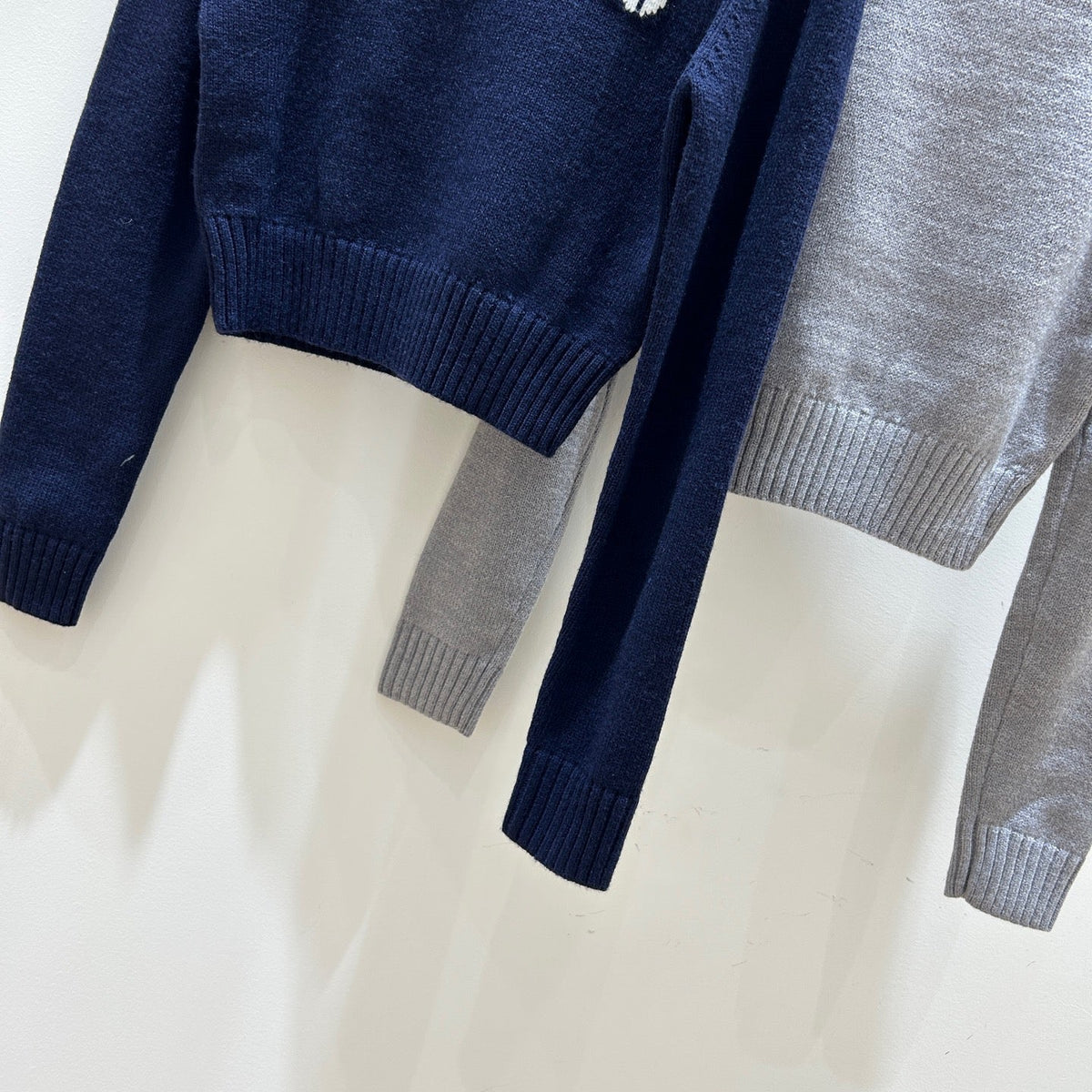 25fw Short crop top sweater with exposed navel