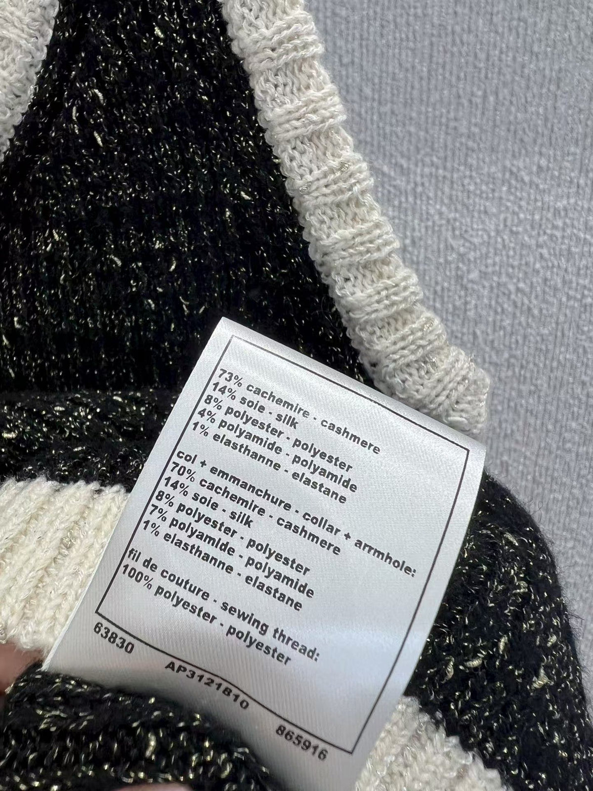 New hidden-design slim-fit knit vest