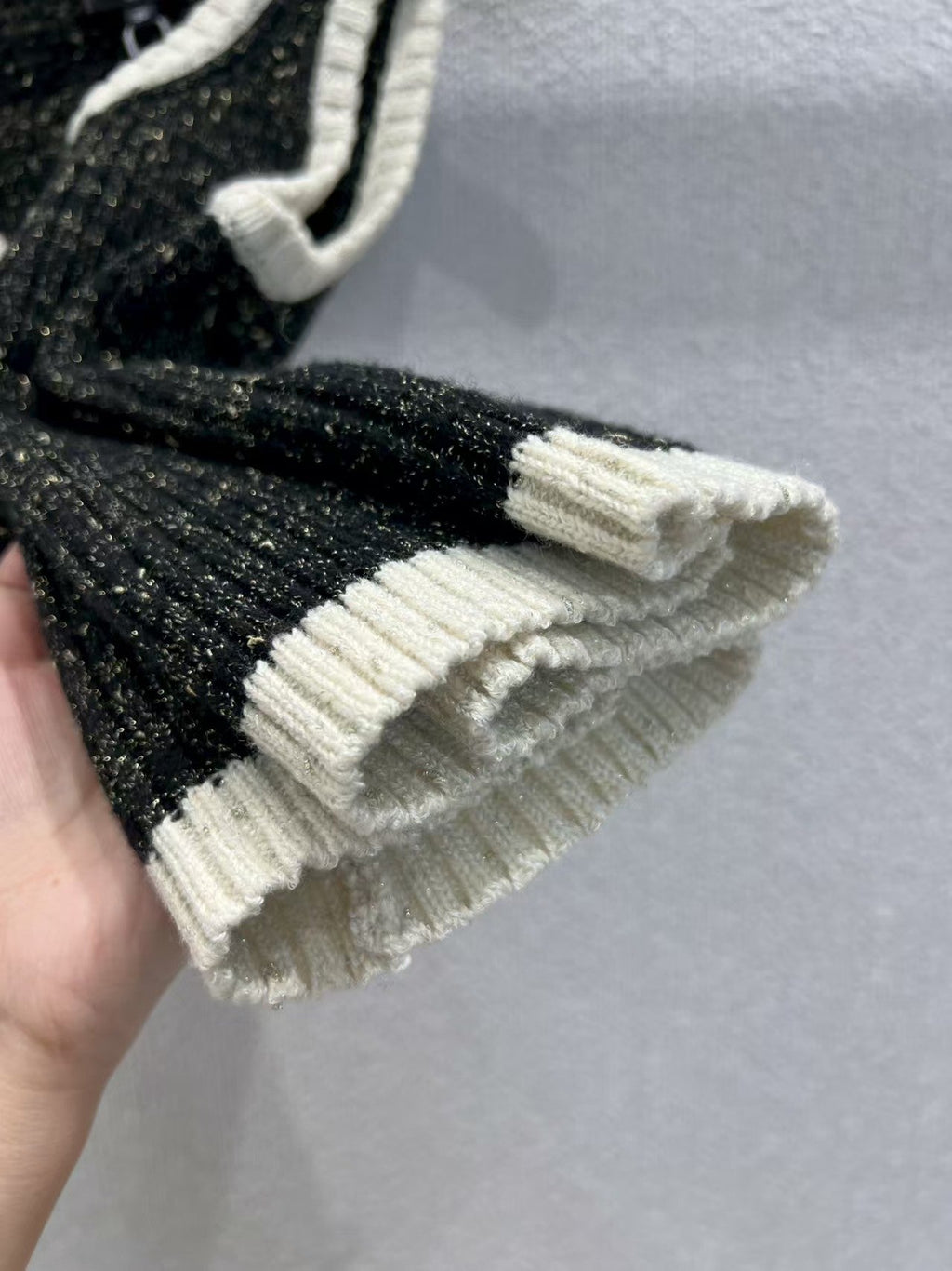New hidden-design slim-fit knit vest