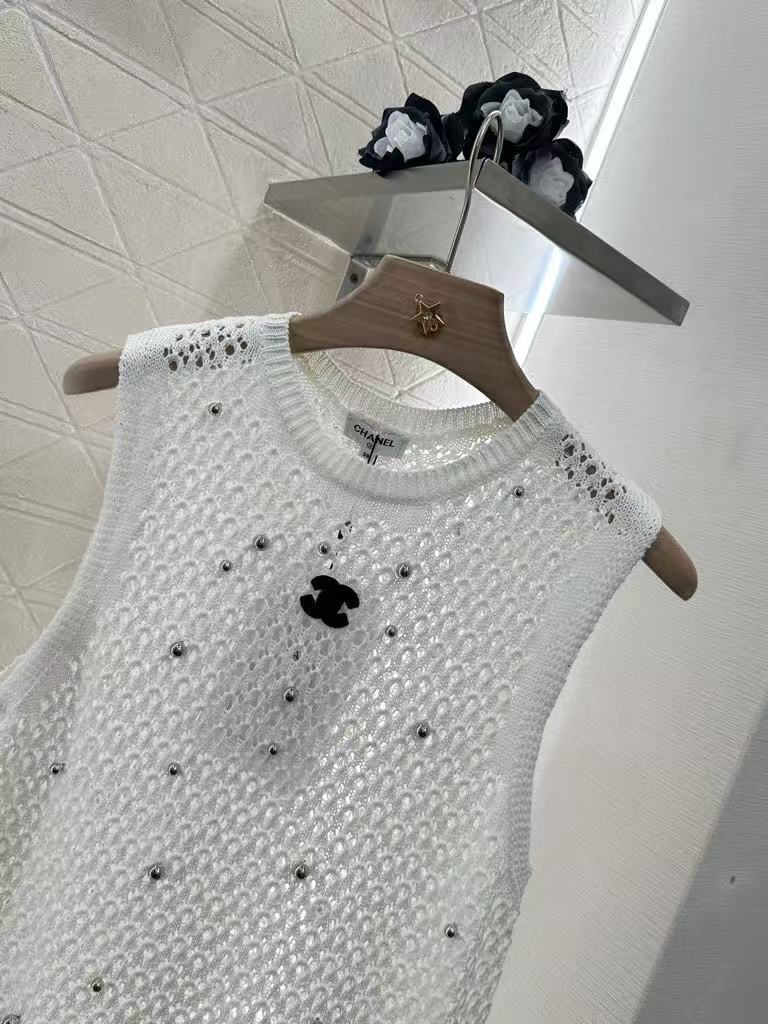 25fw Hollow nail bead knitted vest