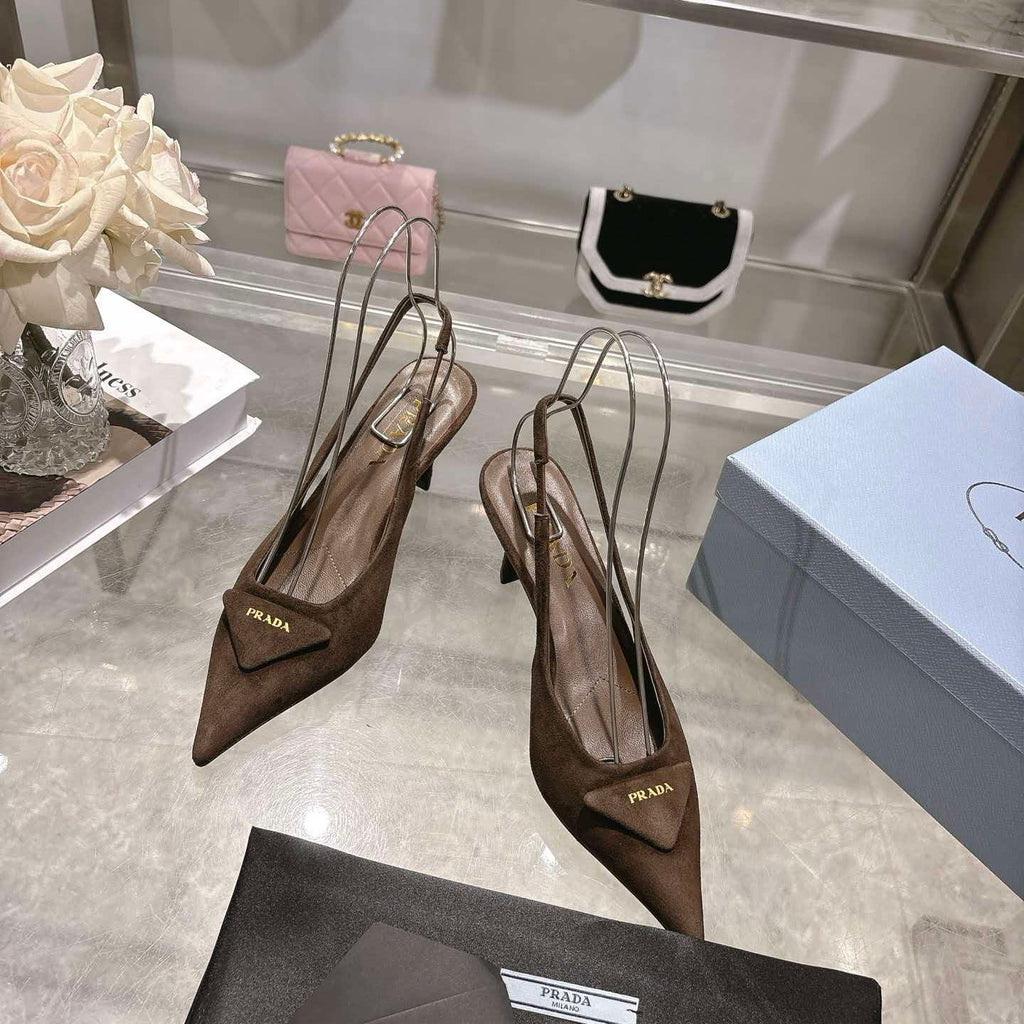 Early spring pointed high-heeled sandals