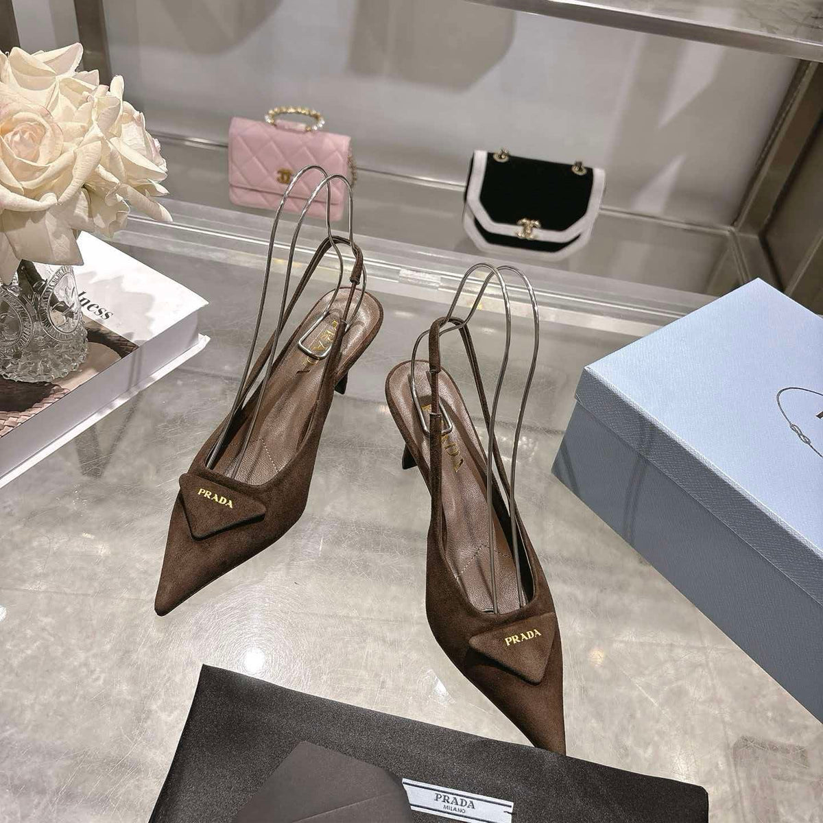 Early spring pointed high-heeled sandals