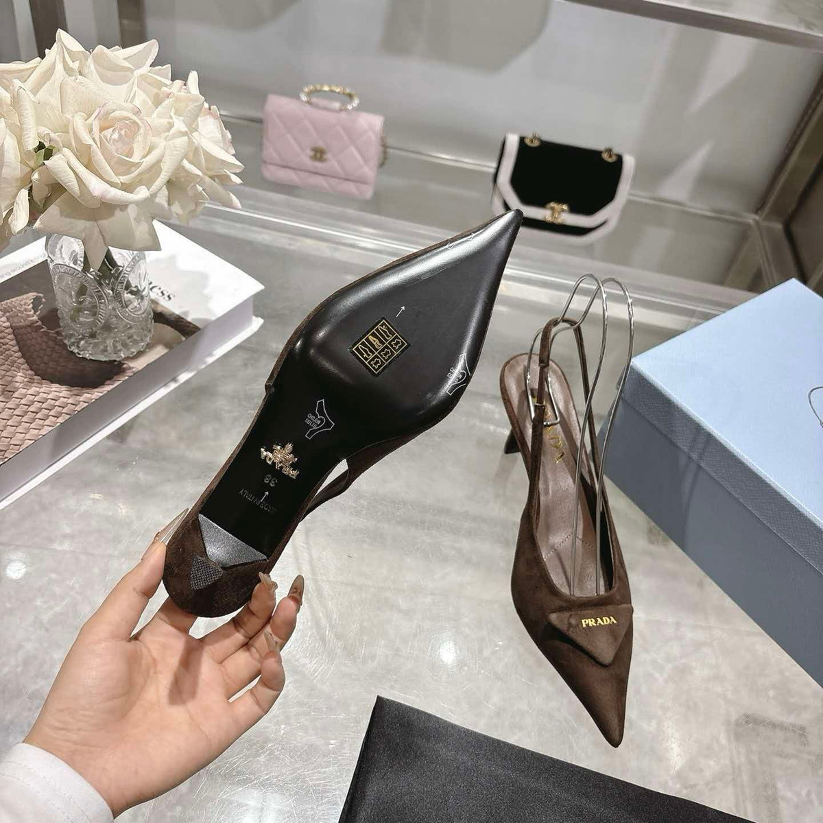 Early spring pointed high-heeled sandals