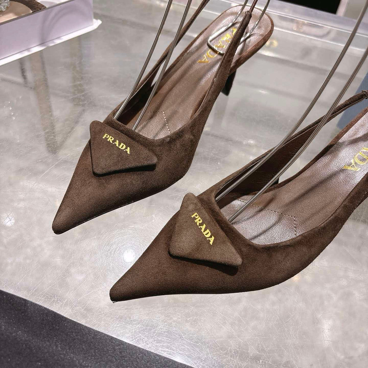 Early spring pointed high-heeled sandals