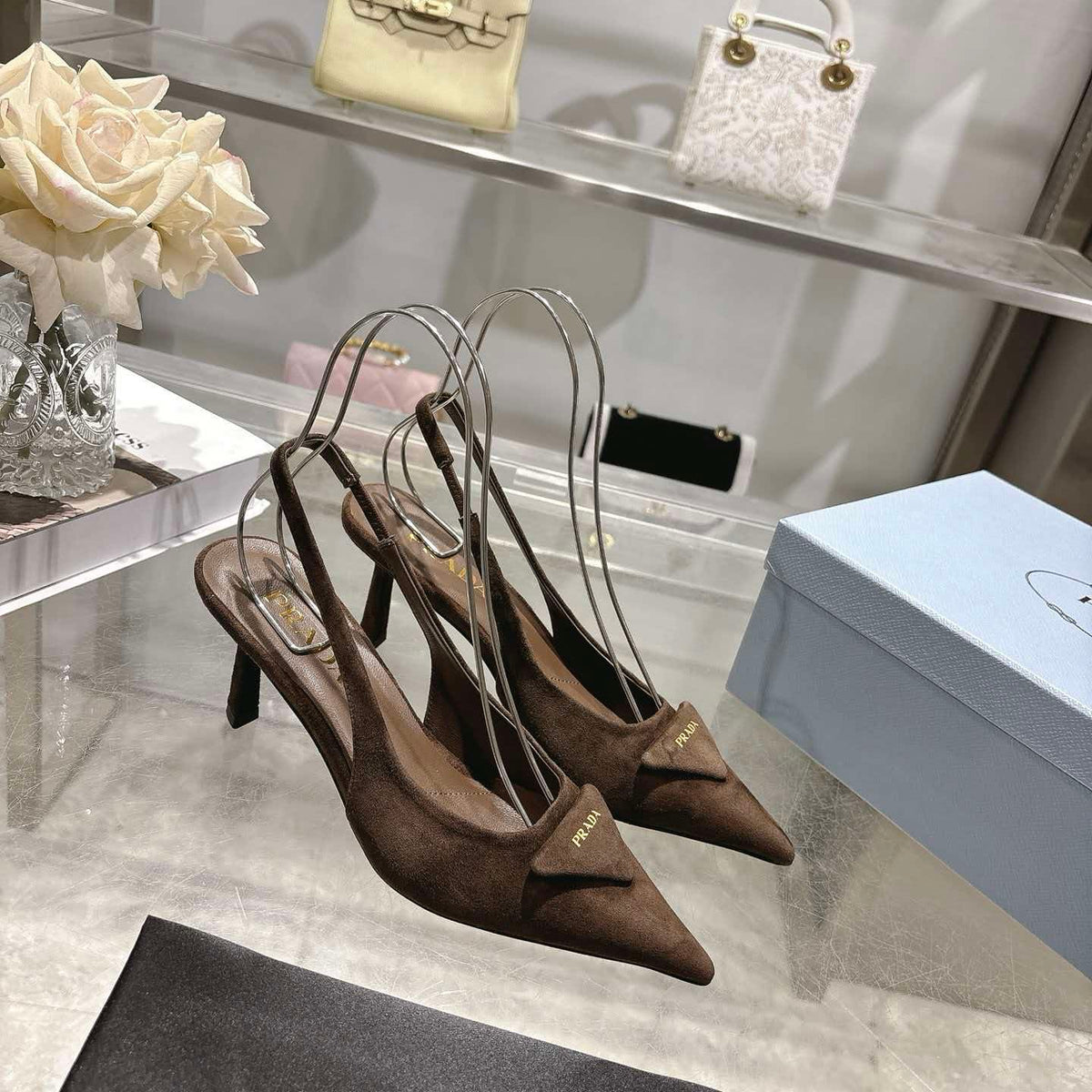 Early spring pointed high-heeled sandals