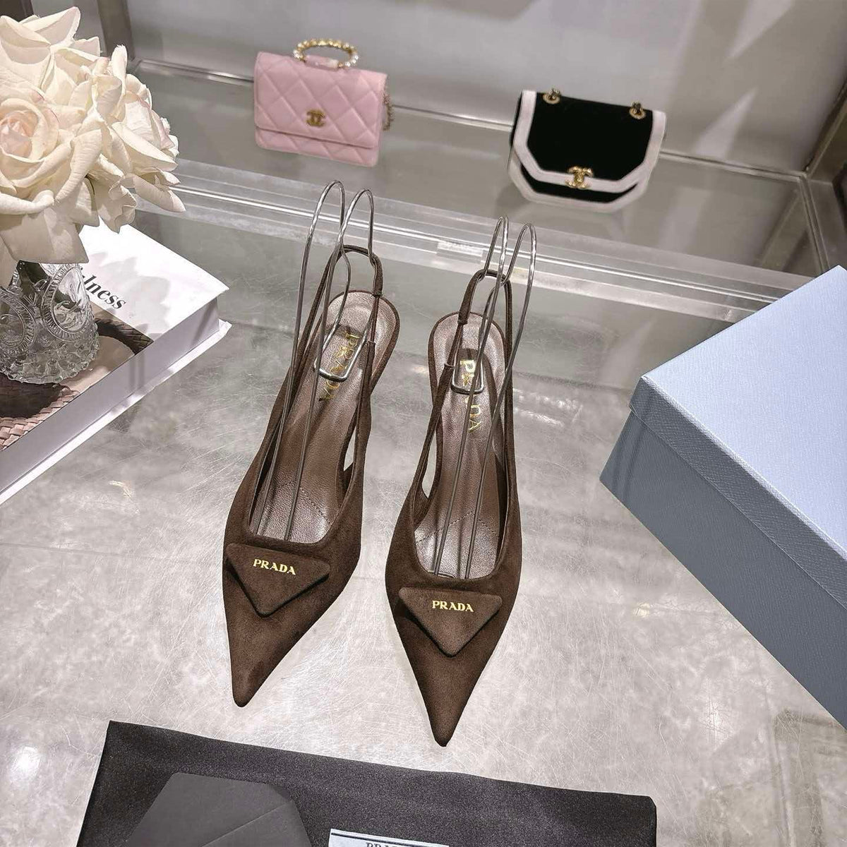 Early spring pointed high-heeled sandals