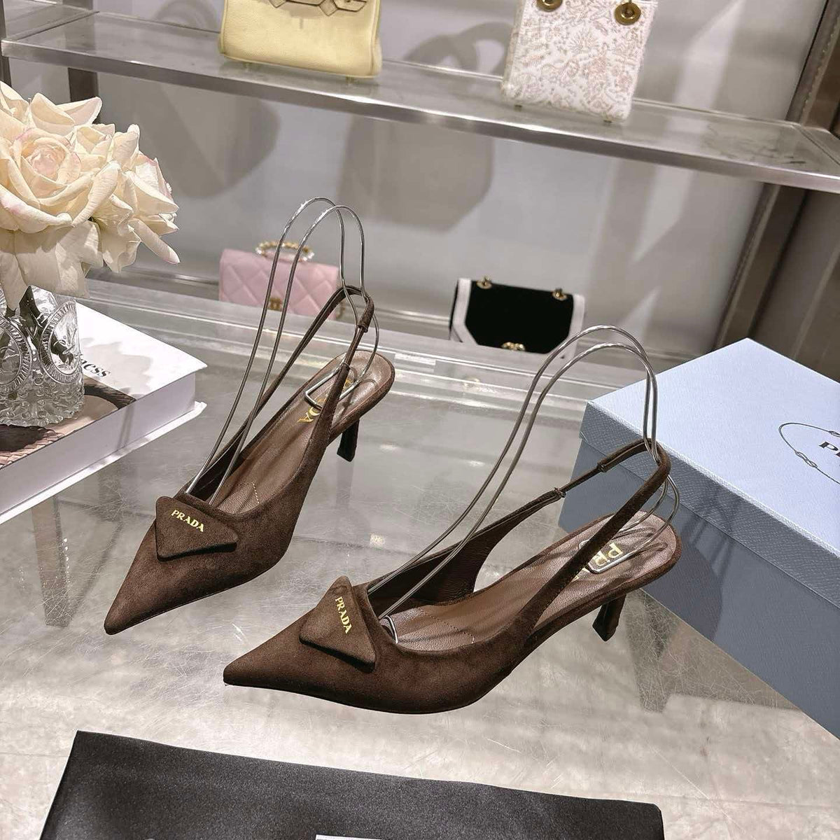 Early spring pointed high-heeled sandals