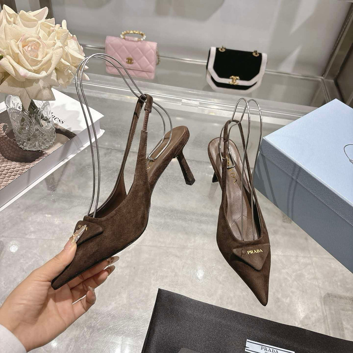 Early spring pointed high-heeled sandals
