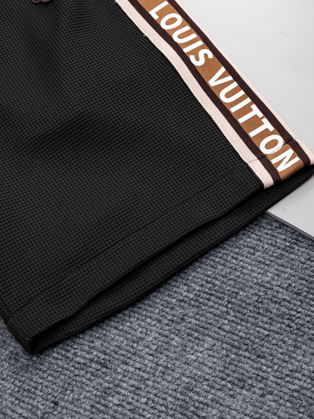 Knitted embroidery logo shorts