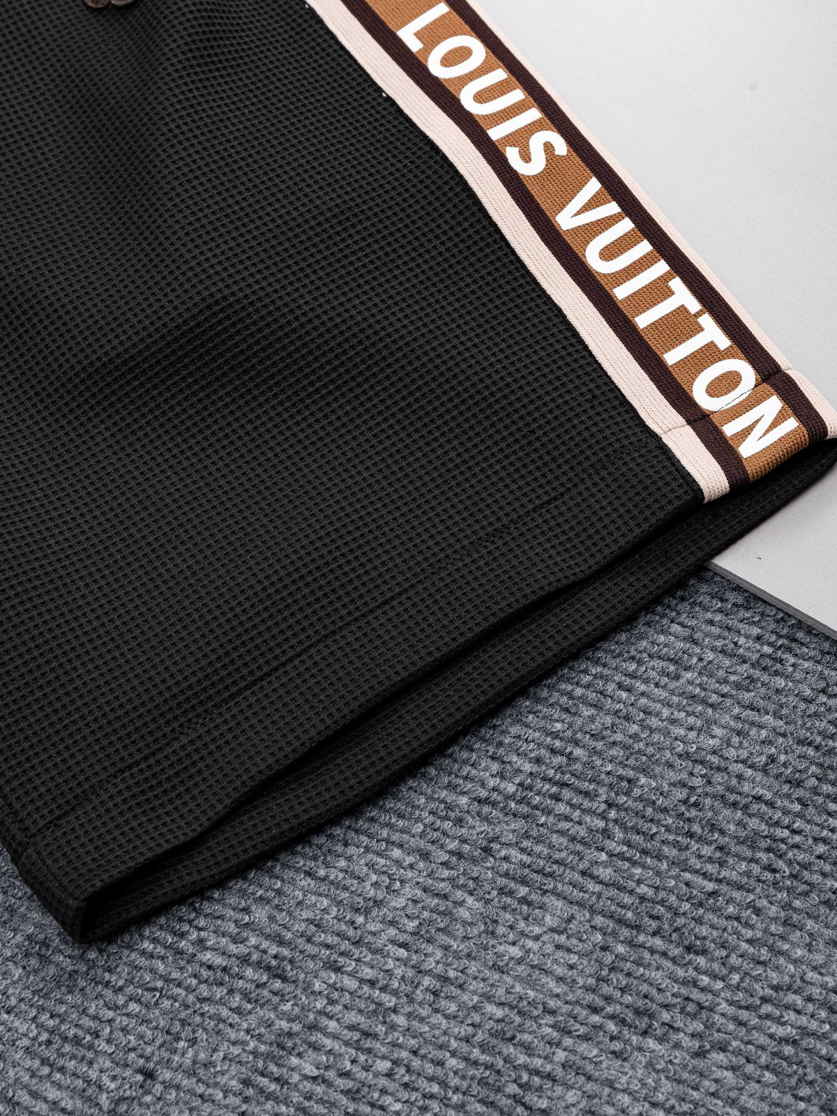 Knitted embroidery logo shorts