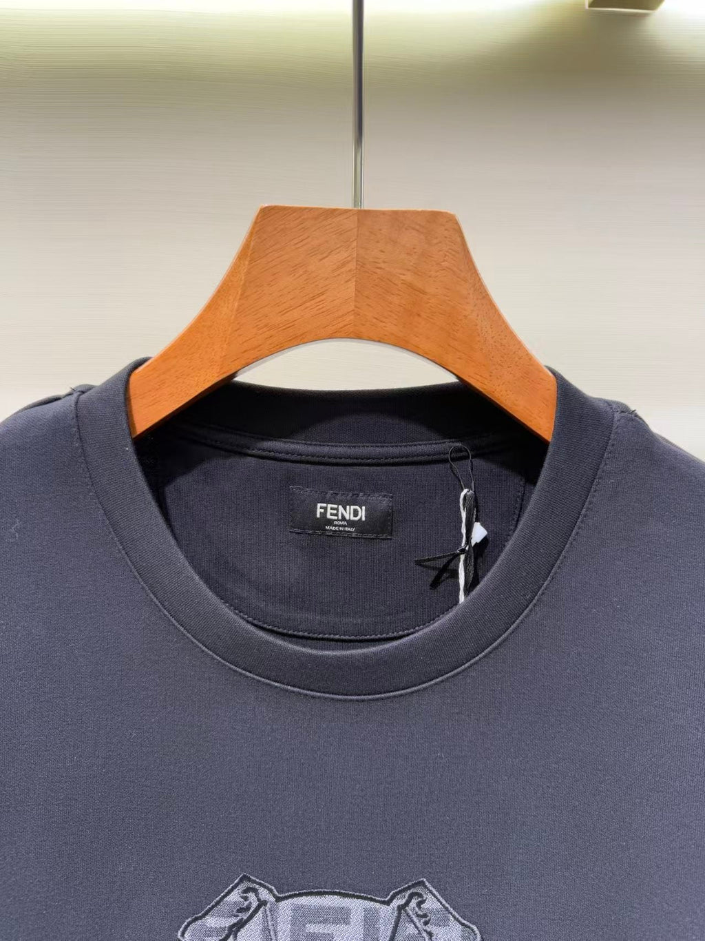 Hot selling embroidered short sleeved T-shirt