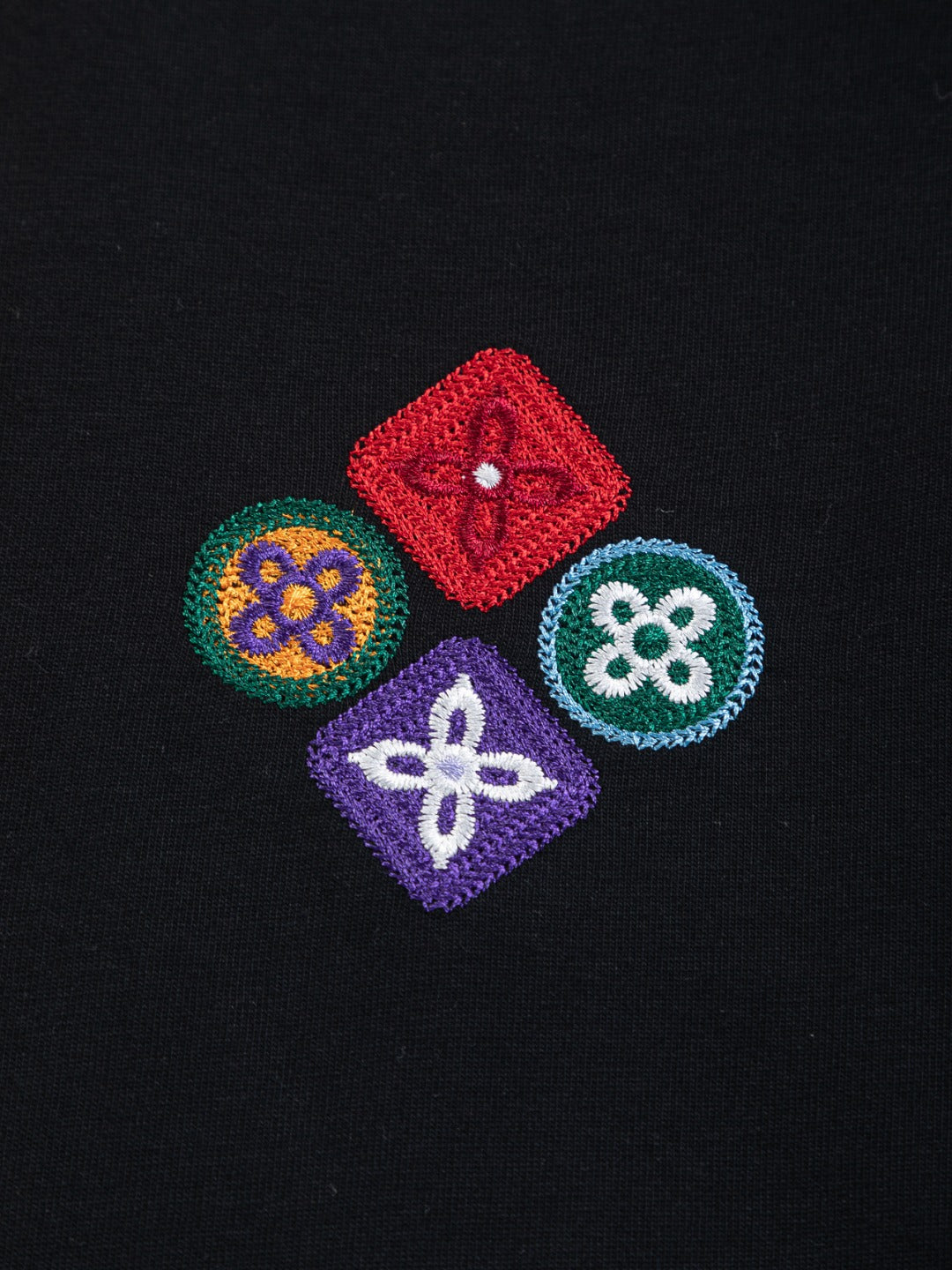 Four leaf clover embroidered round neck T-shirt