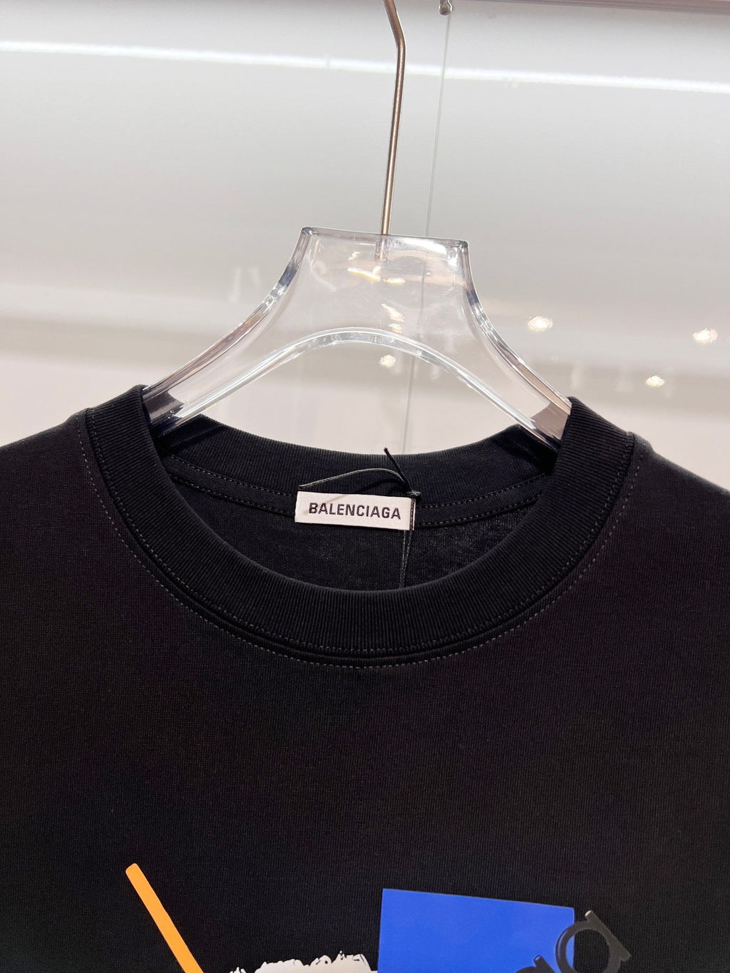 Color blocked graffiti letter round neck T-shirt
