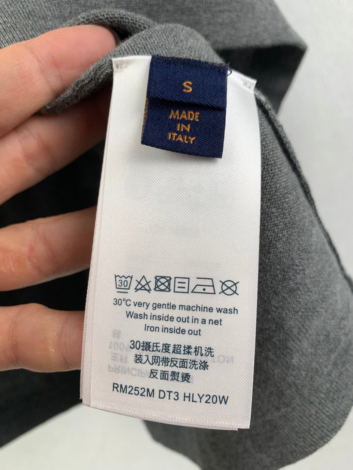 Small letter embroidered woolen short sleeved shirt