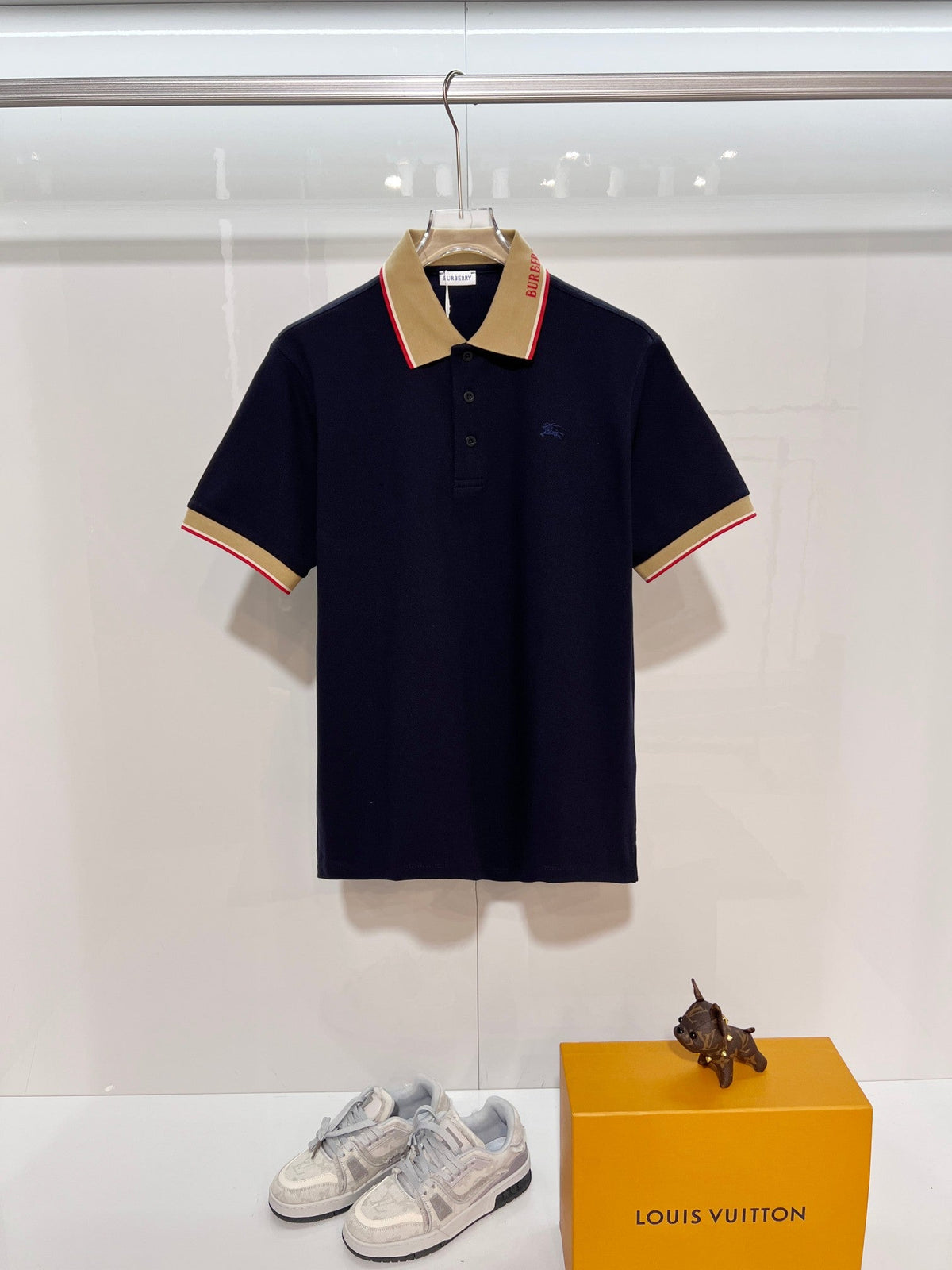 Color blocked flat machine collar with dark embroidery letters polo shirt