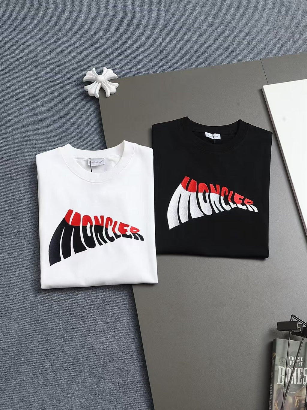 New color blocked embroidered letter T-shirt