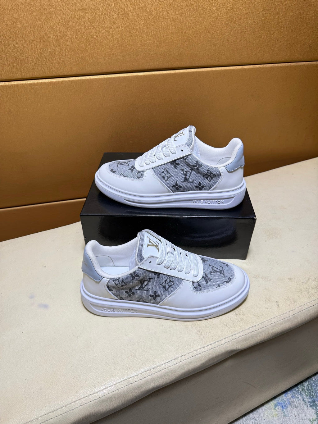 Unique modern style sports shoes