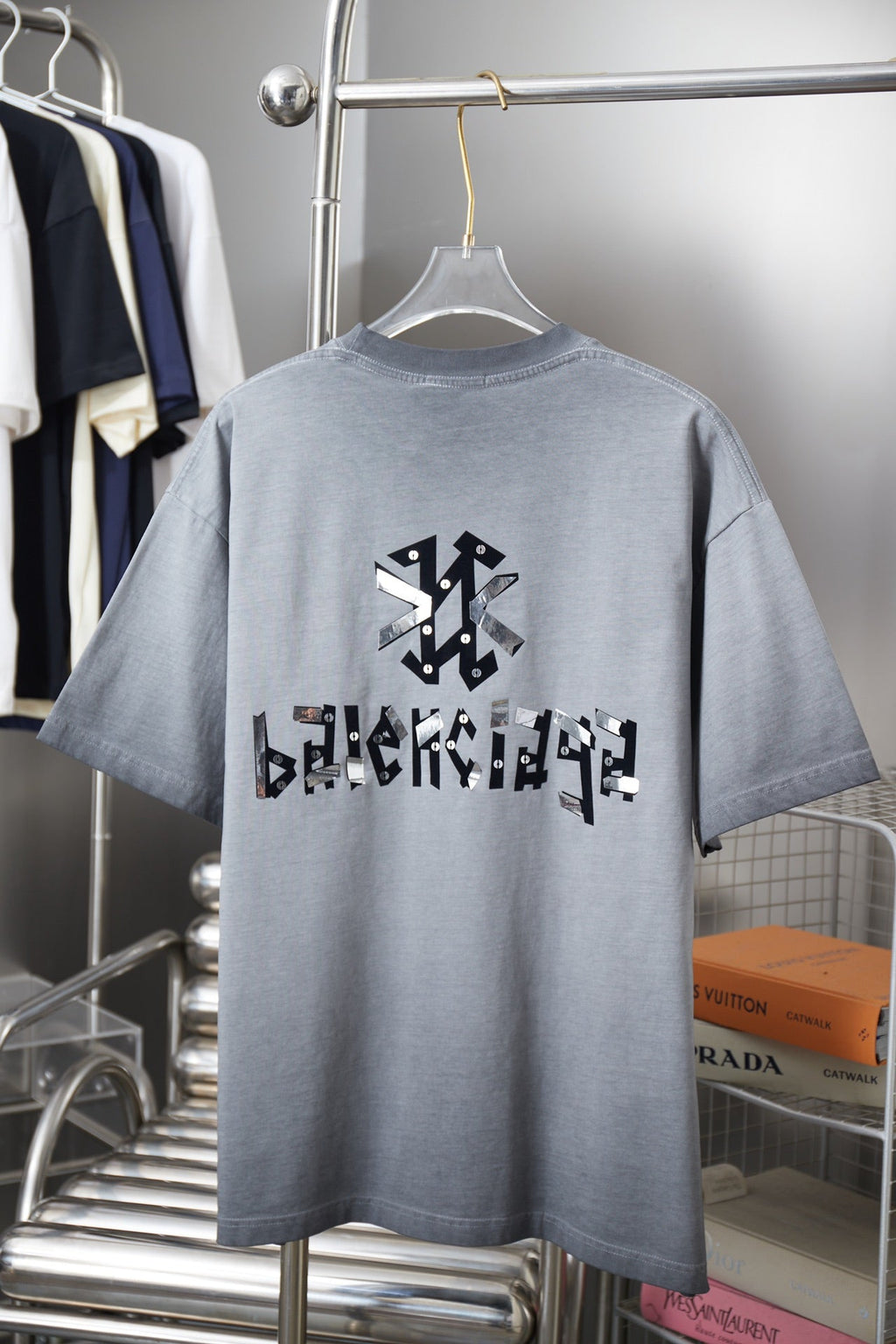 Letter rhinestone short sleeved shirt