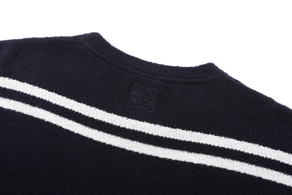 Lightweight textured wool round neck embroidered T-shirt