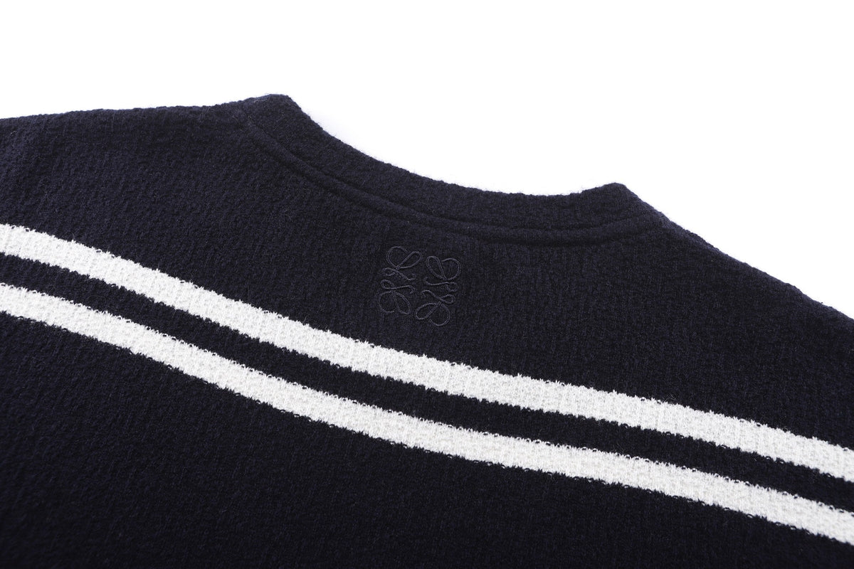 Lightweight textured wool round neck embroidered T-shirt