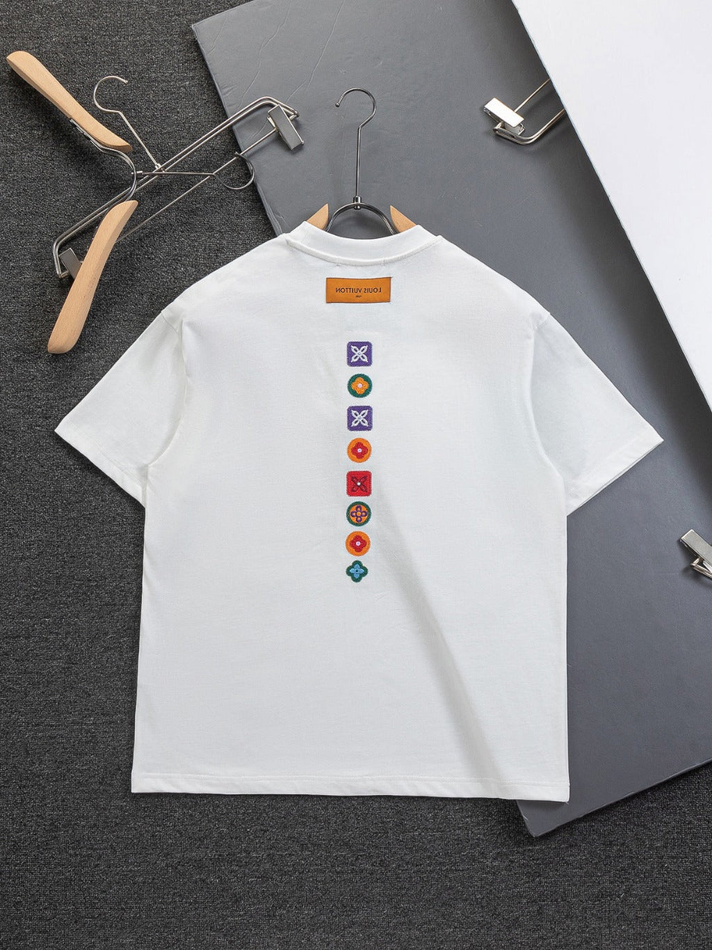 Four leaf clover embroidered round neck T-shirt