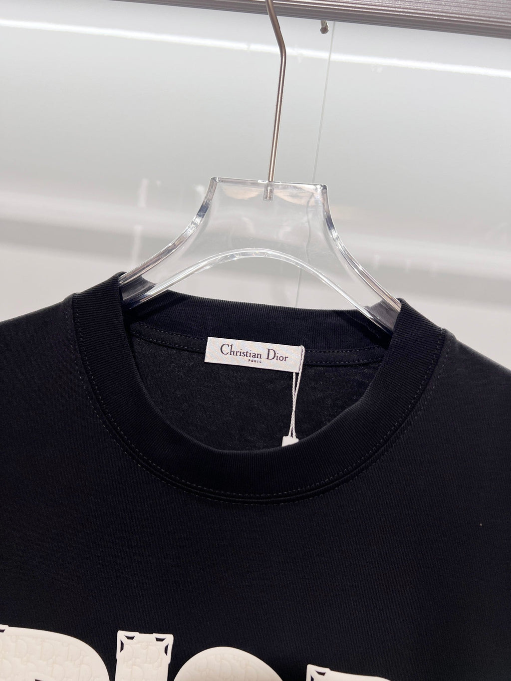 Solid color three-dimensional raised offset letter round neck T-shirt