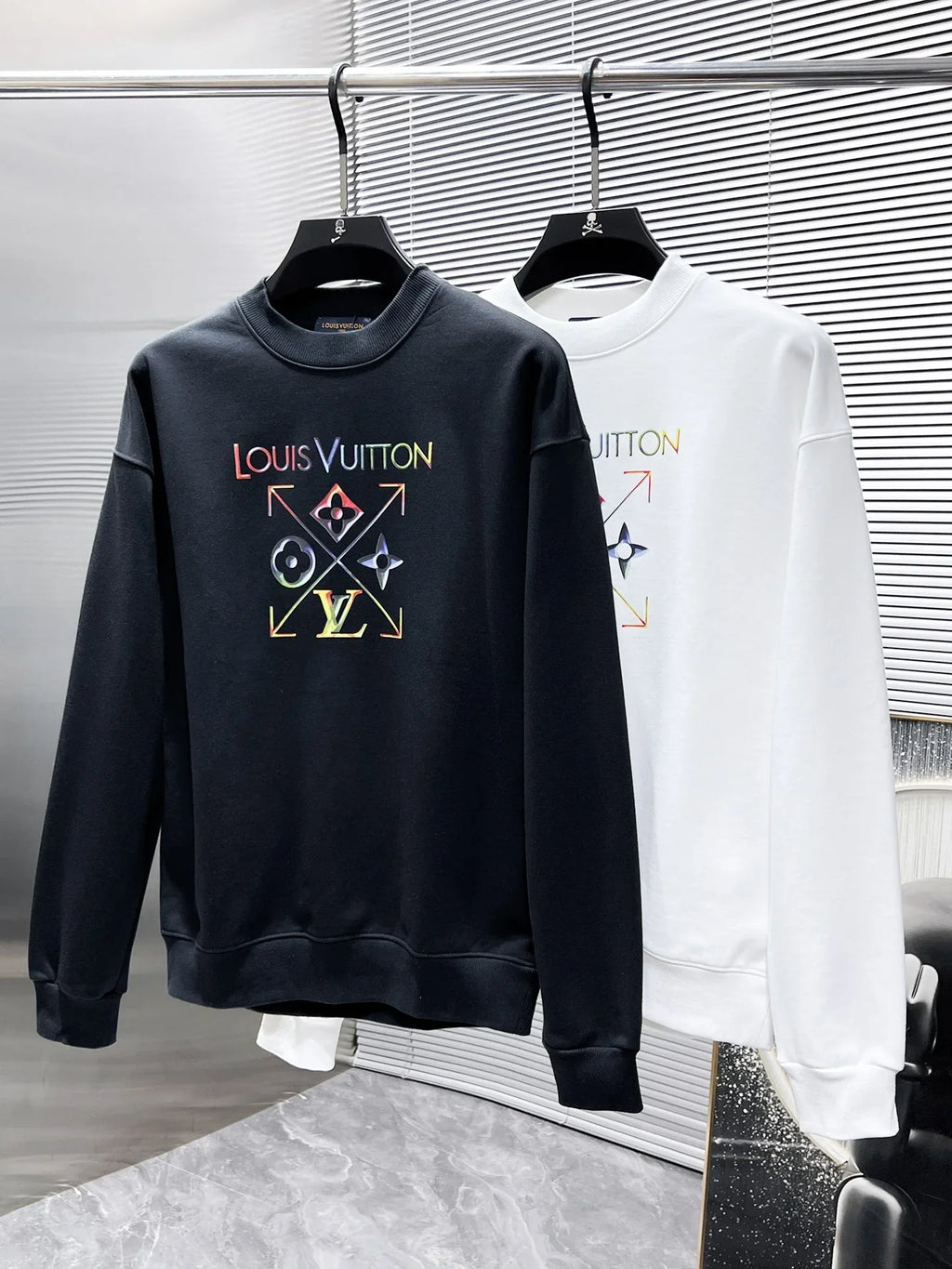 New long sleeved round neck sweatshirt